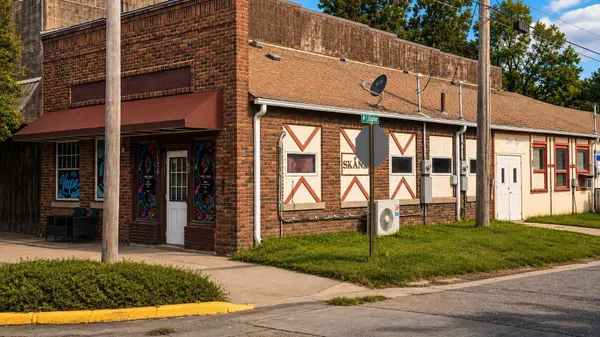 120 W Lincoln St, Lindsborg, KS 67456