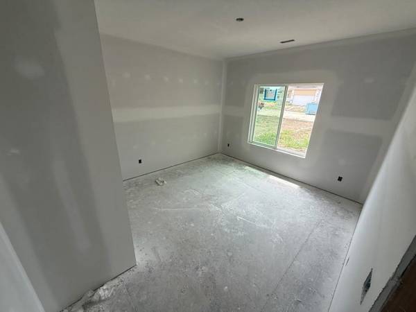 8992 E Joshua St, Bel Aire, KS 67226