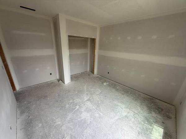 8992 E Joshua St, Bel Aire, KS 67226