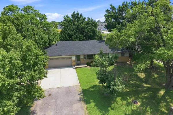 102 S Westview Rd, Andover, KS 67002