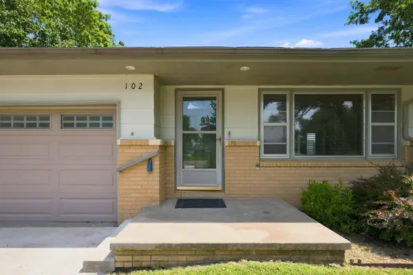 102 S Westview Rd, Andover, KS 67002