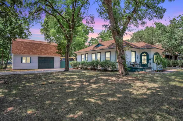 117 Harrison, Newton, KS 67114