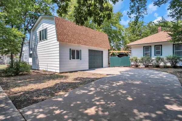 117 Harrison, Newton, KS 67114