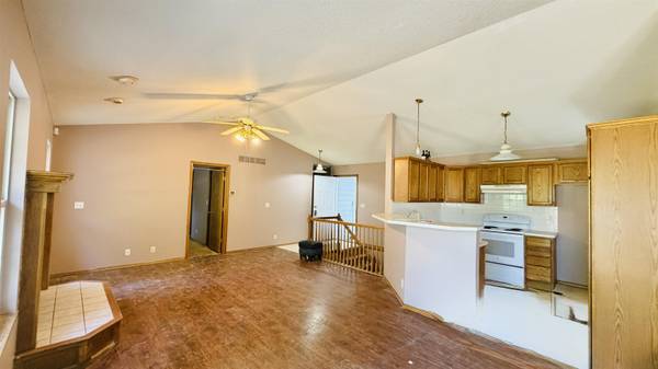 2714 S RAINIER CIR, Wichita, KS 67215