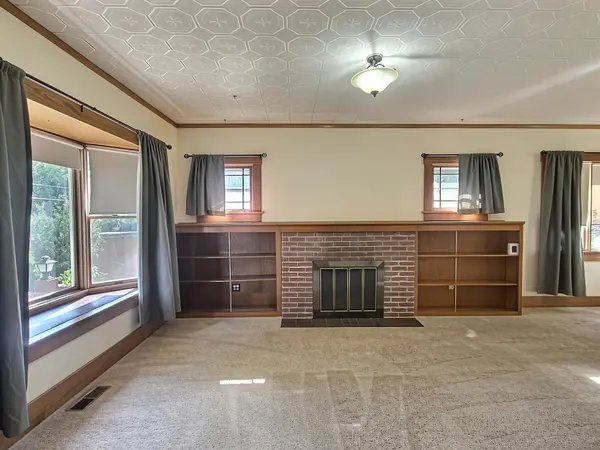 308 SE 2nd St, Newton, KS 67114