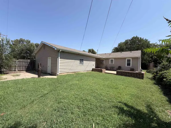 301 Van Arsdale Ave, Haysville, KS 67060