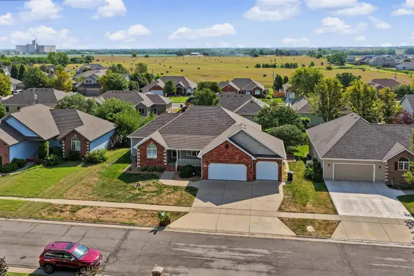 517 Pine Ridge Dr., Salina, KS 67401
