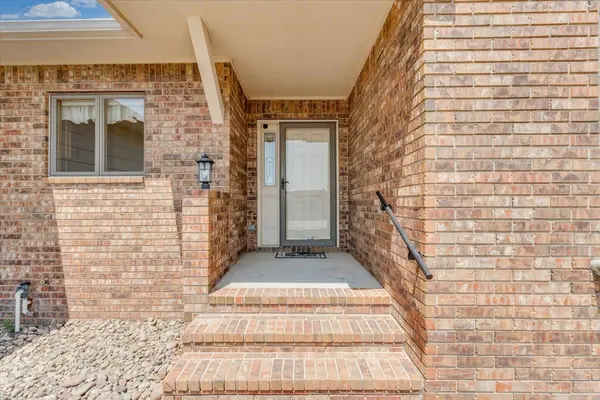 718 22nd, Newton, KS 67114