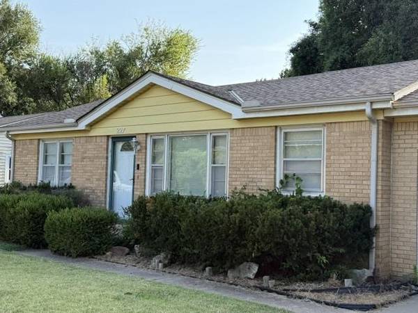 227 S Sunset Ave, Haysville, KS 67060