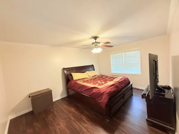 4513 SW Lakeside Dr, Topeka, KS 66610