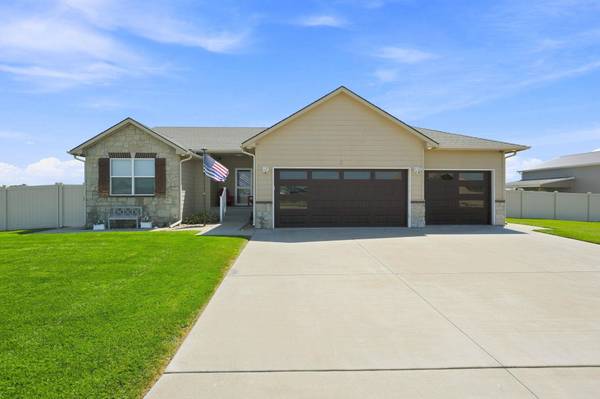 3 Bristol Dr, Hutchinson, KS 67505