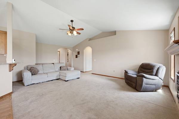 3 Bristol Dr, Hutchinson, KS 67505