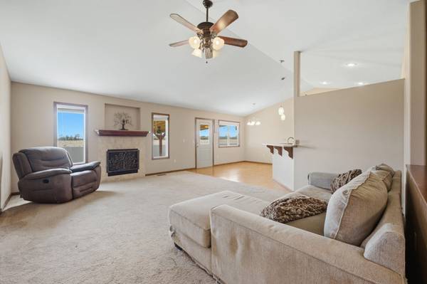 3 Bristol Dr, Hutchinson, KS 67505