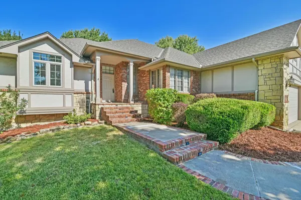 121 S Lakeside Dr., Andover, KS 67002