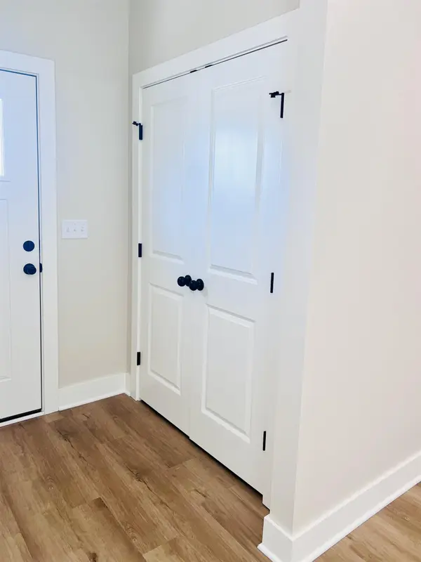 3821-3823 S Bluelake Ct, Wichita, KS 67215