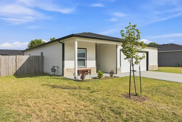 211 S Gatewood St, Valley Center, KS 67147-4741