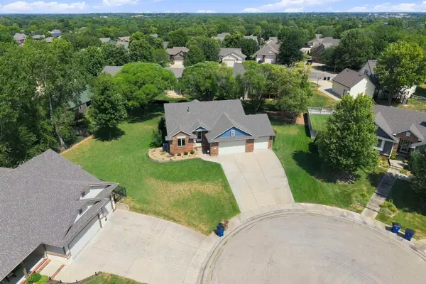 1303 S Ravenwood Ct, Derby, KS 67037