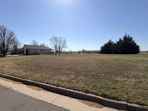 509 Quail Nest Rd, Winfield, KS 67156
