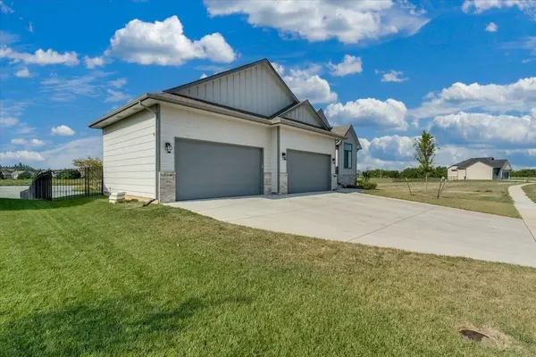 1425 W Cozy Hollow St, Goddard, KS 67052
