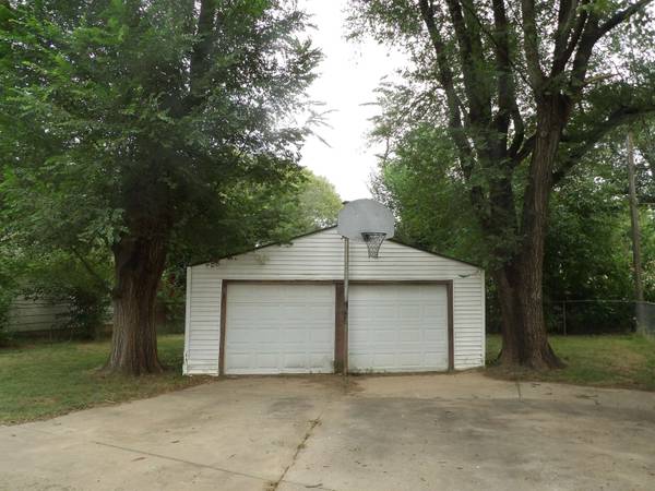 826 N Kokomo Ave, Derby, KS 67037