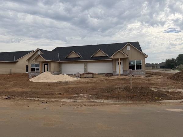 802 N Wheatland St Unti 100, Wichita, KS 67235