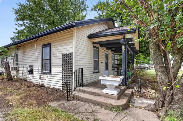 1917 W McCormick Ave, Wichita, KS 67213