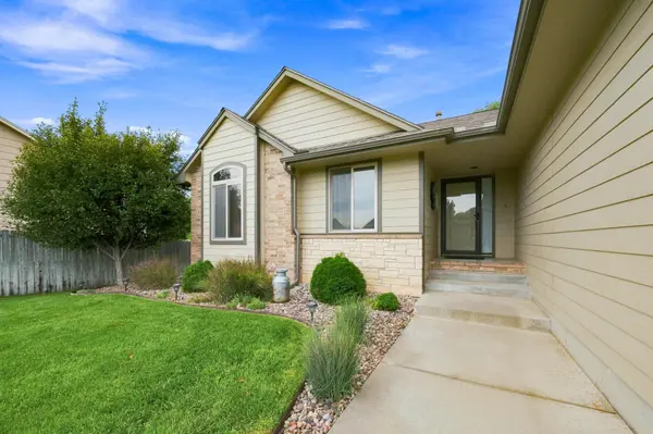 8304 W Candlewood Cir, Wichita, KS 67205