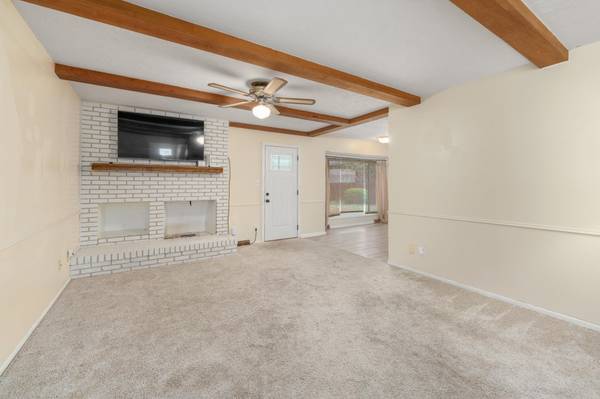 21 Fleetwood Dr, Winfield, KS 67156