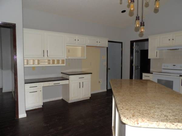 3434 N Hazelwood Ct, Wichita, KS 67205