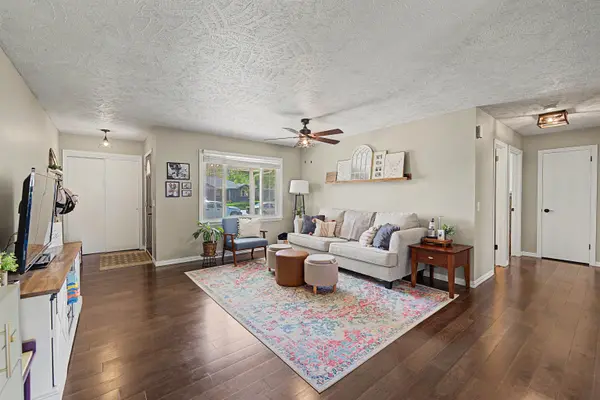 2814 Linda Ln, Salina, KS 67401