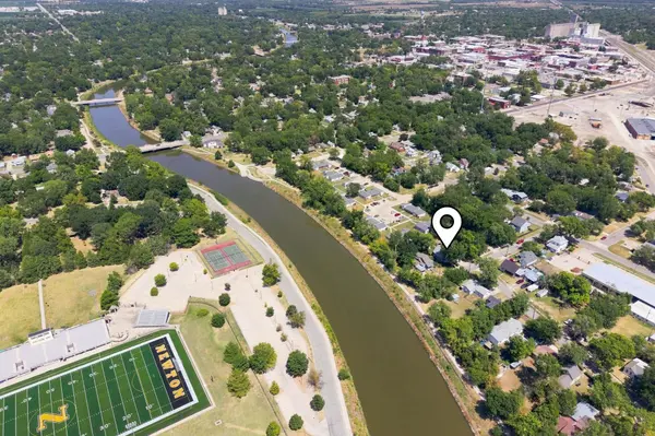 520 Lakeside, Newton, KS 67114