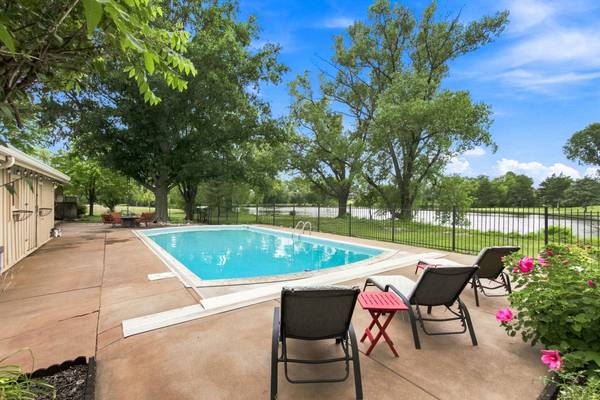 1511 S Phyllis Ln, Andover, KS 67002