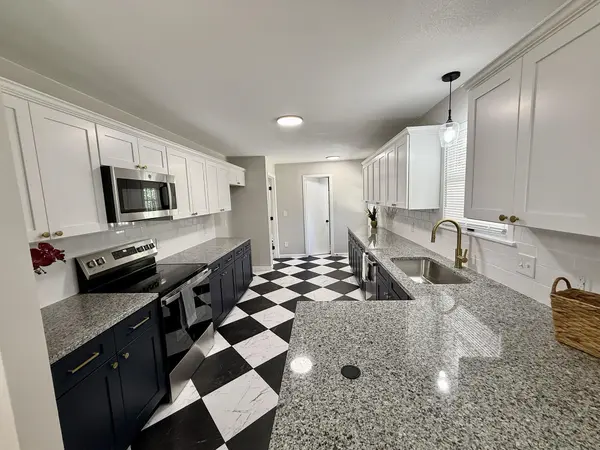 4 Regal Crescent, North Newton, KS 67117