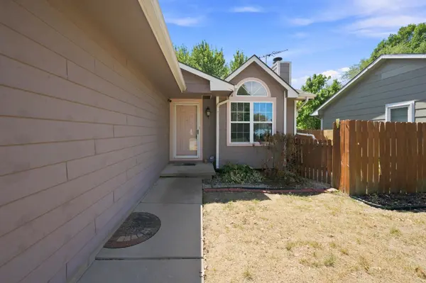 227 W Rosewood Ln, Derby, KS 67037
