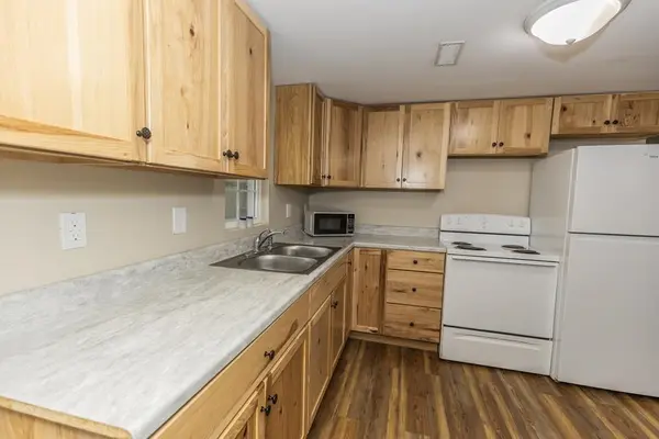 915 Maple Ave, Salina, KS 67401