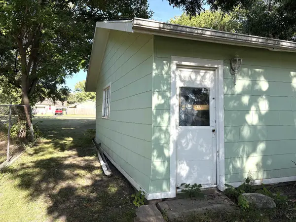 326 E 3rd St, Douglass, KS 67039
