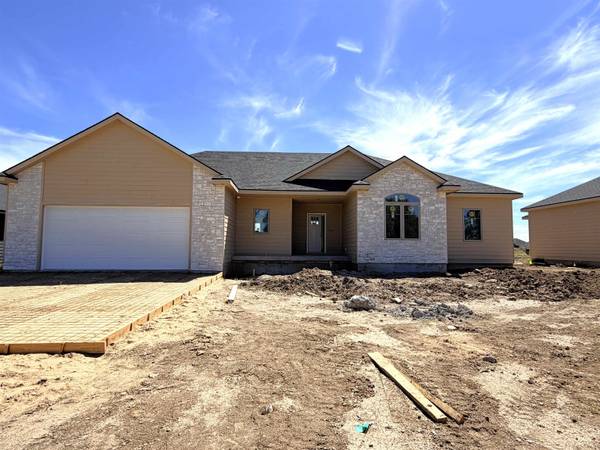 1212 North Shore Dr, Salina, KS 67401