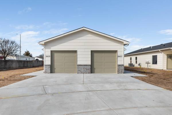 2349 W MacArthur Ct, Wichita, KS 67217