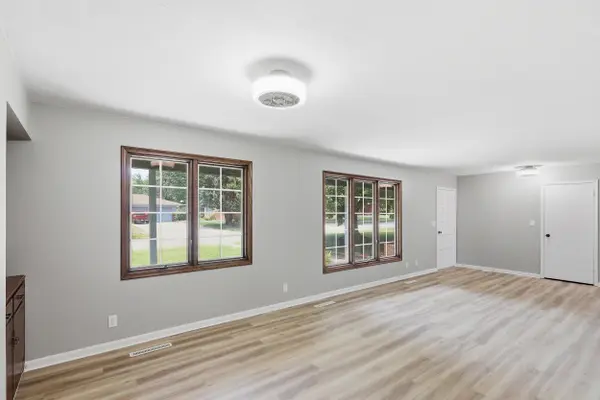 909 Countryside Dr, Mcpherson, KS 67460