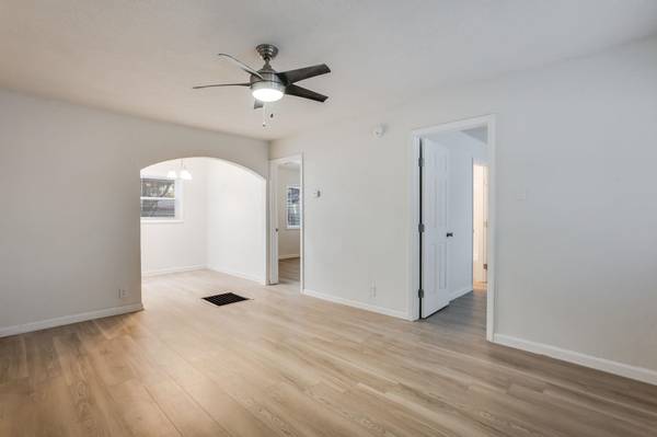 422 E Funston Ave, Wichita, KS 67211