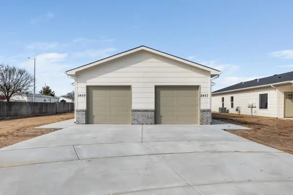 2355 W MacArthur Ct, Wichita, KS 67217