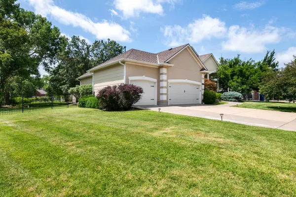 969 N White Tail Cir, Wichita, KS 67206