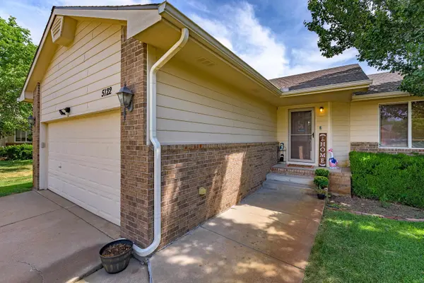 5122 N Peregrine Ct, Wichita, KS 67219