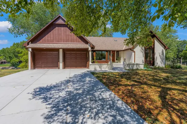 1325 N Covington Cir, Wichita, KS 67212