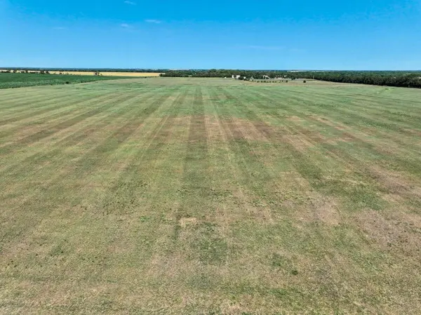 000 N 143RD St E, Valley Center, KS 67147