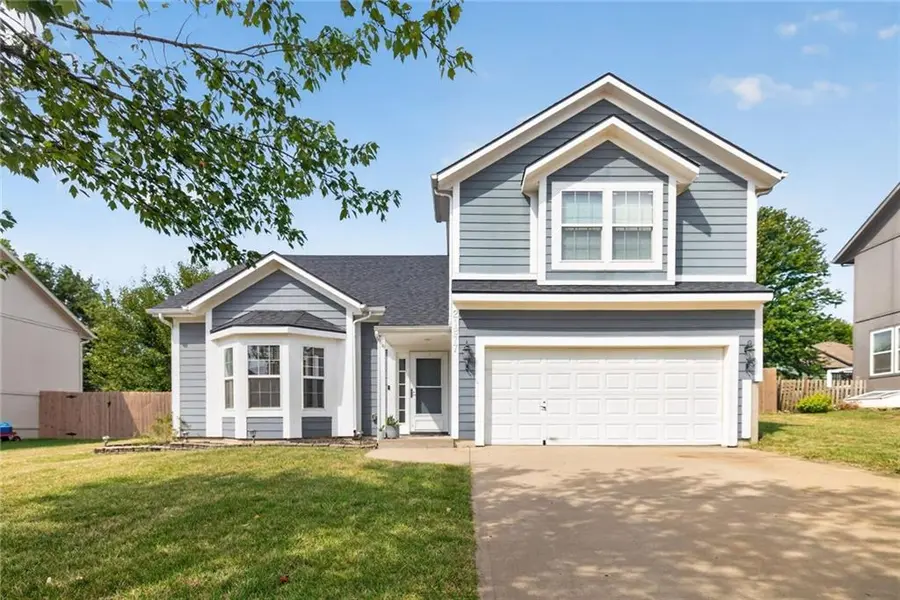 21877 Lincoln TER, Spring Hill, KS 66083