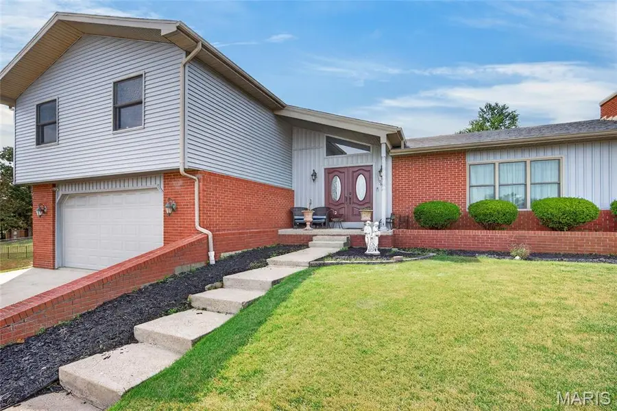 106 Meadow LN, St Robert, MO 65584