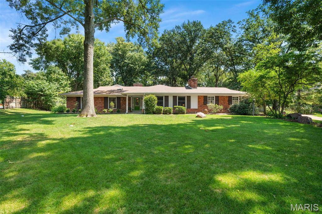1304 Wilton LN, Kirkwood, MO 63122