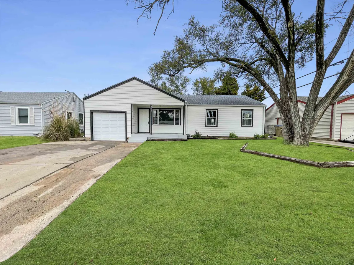 2404 W 27th St S, Wichita, KS 67217