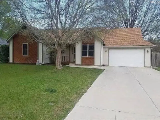 2314 N INWOOD CIR, Wichita, KS 67226